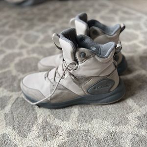 Grey / White / Cream Columbia Boots